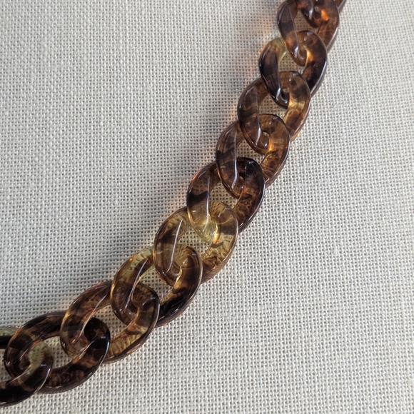 Tortoise Shell Plastic Link Necklace - Picture 4 of 4